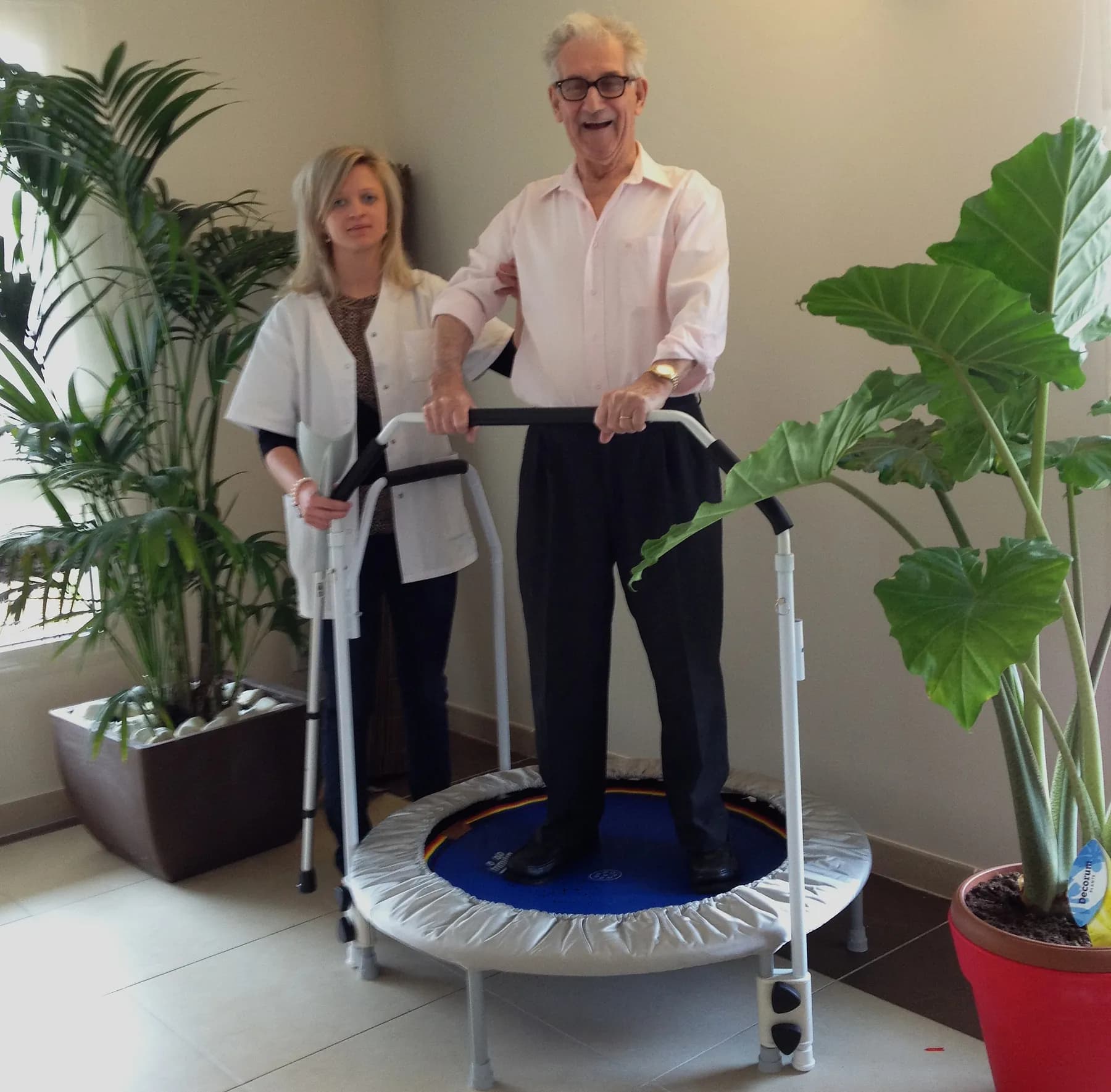 Trampoline d'équilibre utilisé avec l'accompagnement d'un kinésithérapeute